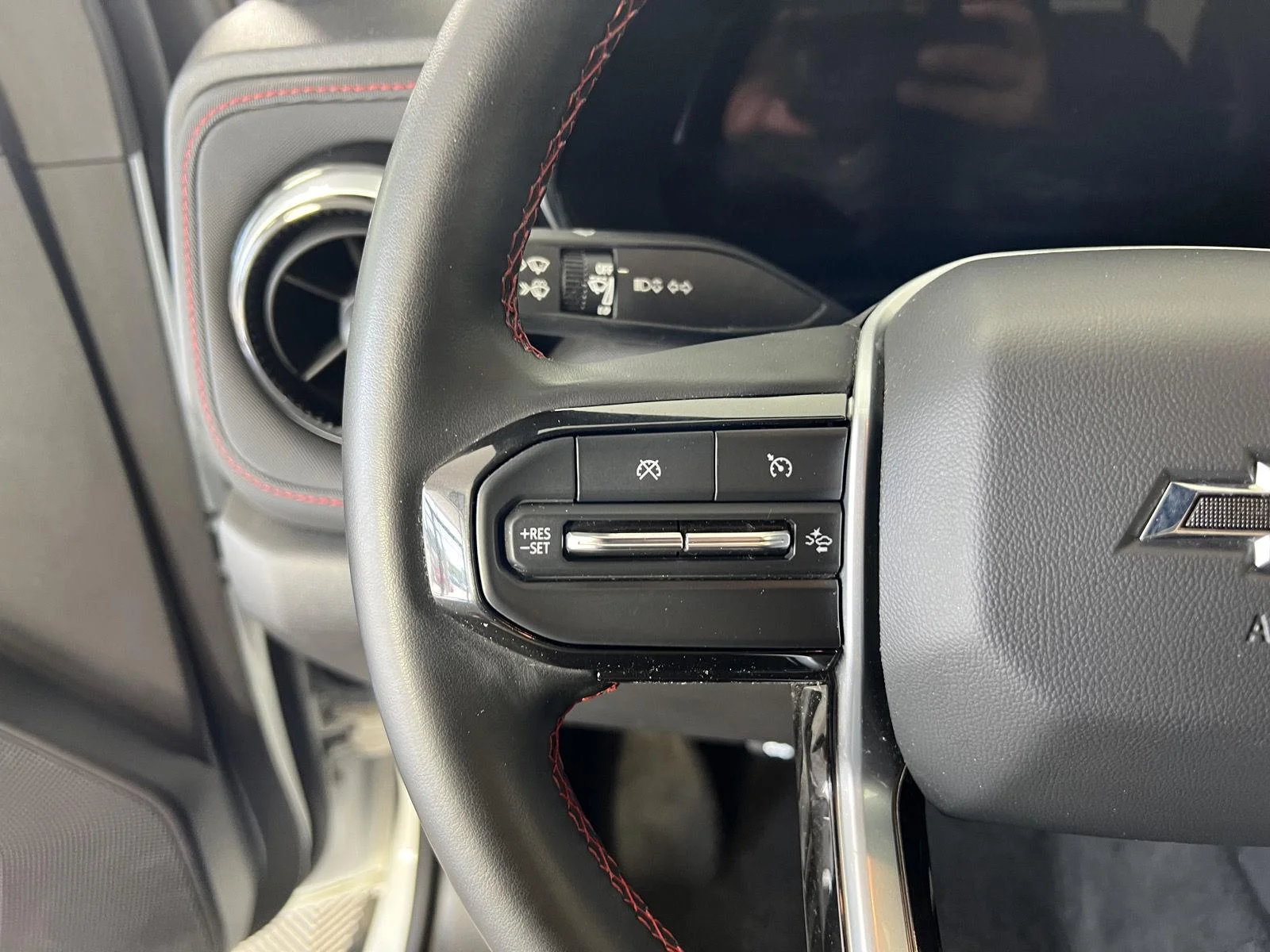 Used 2024 Summit White Chevrolet Z71 image 9