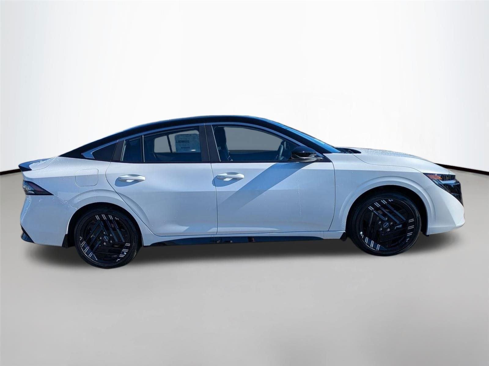 New 2026 Aspen White TriCoat / Super Black Two-tone Nissan SR image 4