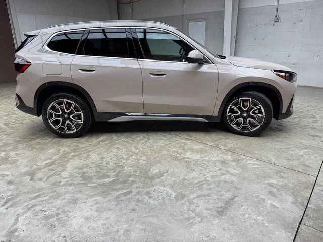 Used 2026 Beige BMW xDrive28i image 6