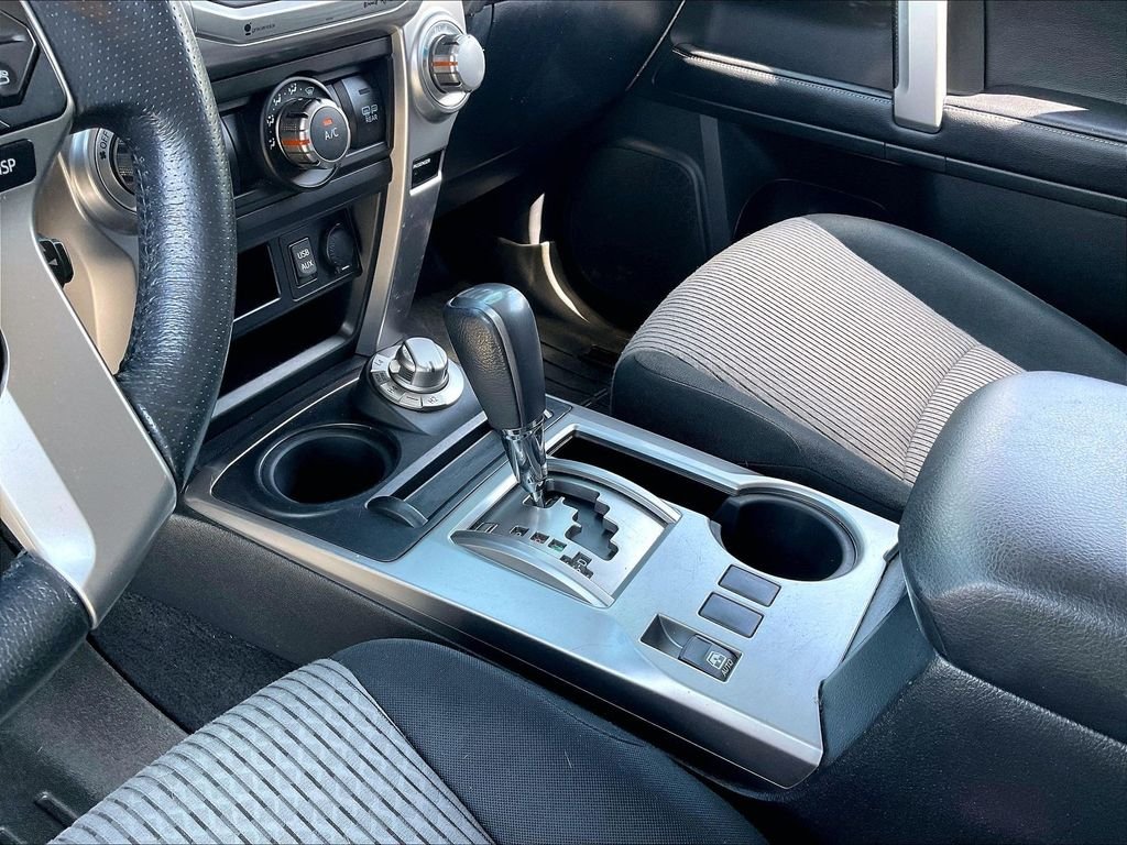 Used 2017 Classic Silver Metallic Toyota SR5 image 20