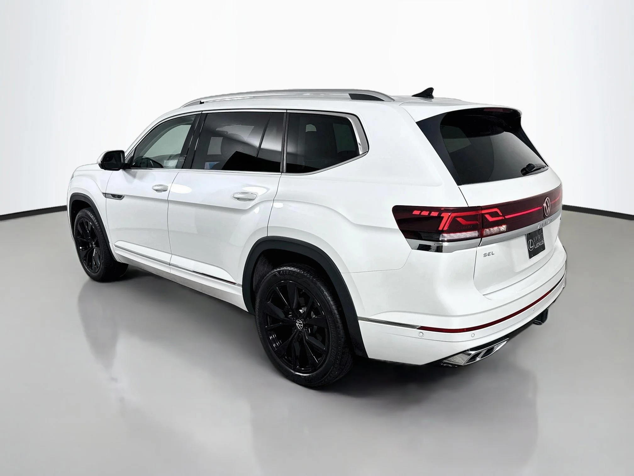 Used 2024 White Volkswagen 2.0T SEL Premium R-Line image 5