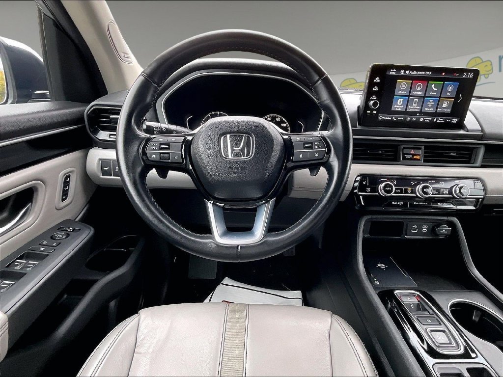 Used 2024 Lunar Silver Metallic Honda Touring image 17