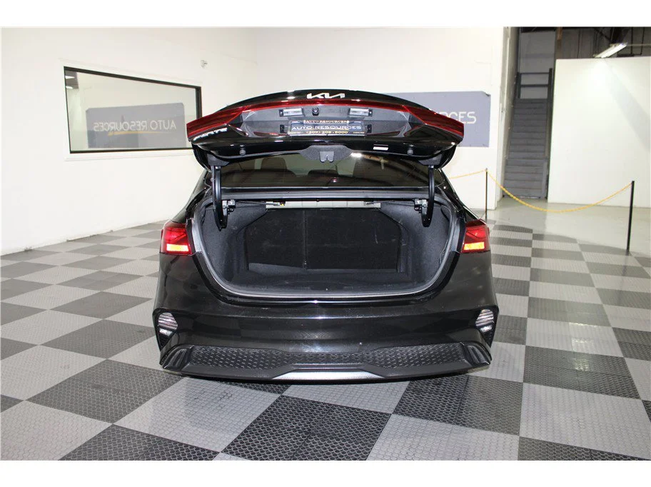 2023 Kia Forte LXS - Photo 18