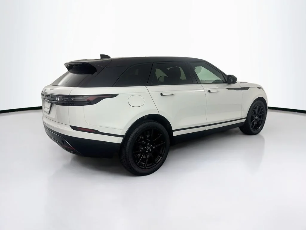 New 2026 Fuji White Land Rover Dynamic SE image 5