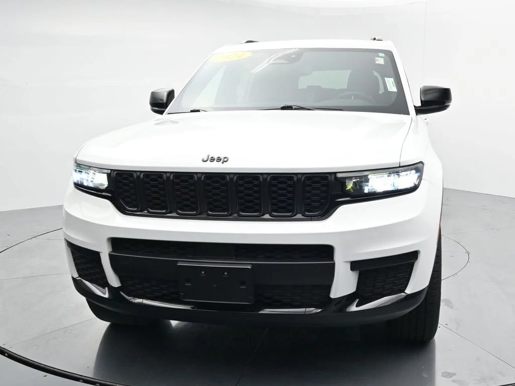 Used 2024 White Jeep Altitude image 2