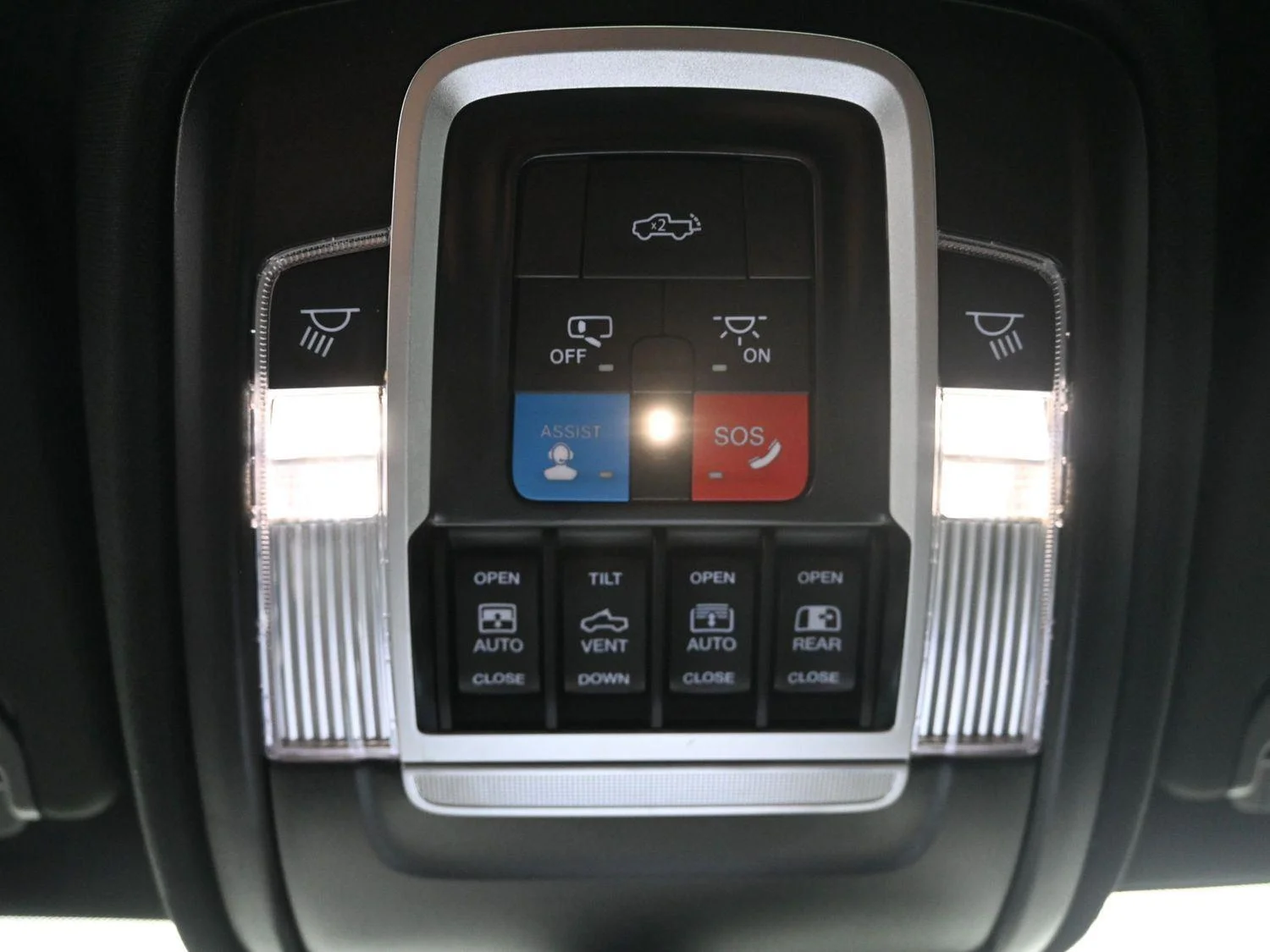 New 2026 Ivory White Tri-Coat Pearl-Coat Exterior Paint RAM Laramie image 35