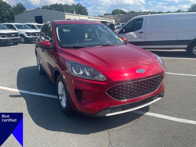 Used 2020 Red Ford SE image 3