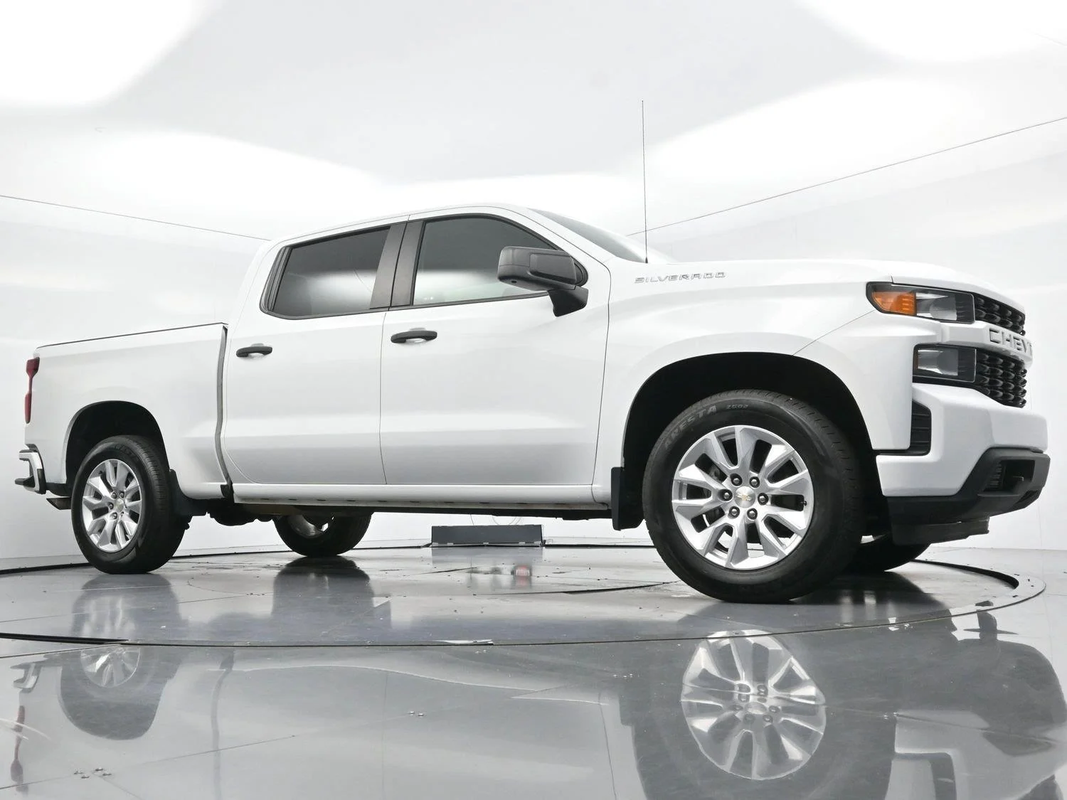 Used 2022 Summit White Chevrolet Custom image 41
