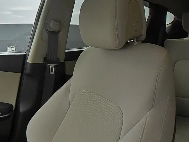 Used 2018 Red Hyundai 2.4 Base image 39