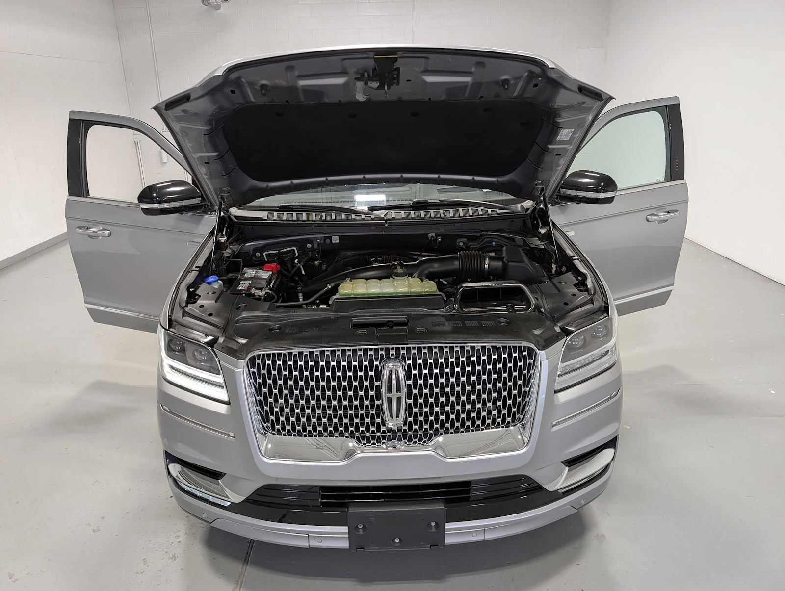 Used 2020 Silver Radiance Lincoln Reserve image 13