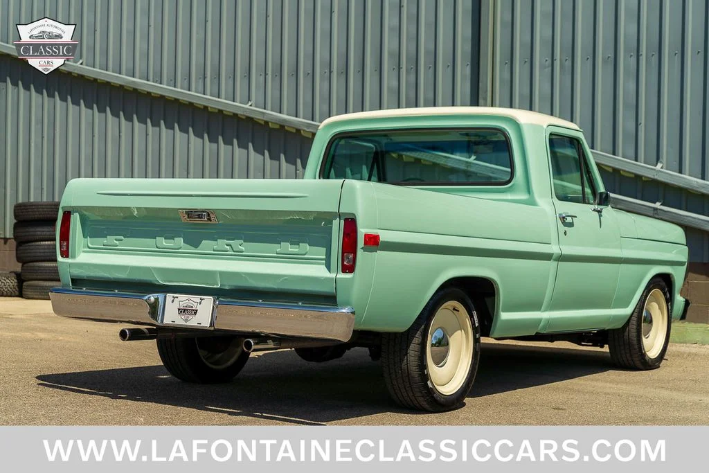 Used 1970  Ford  image 2