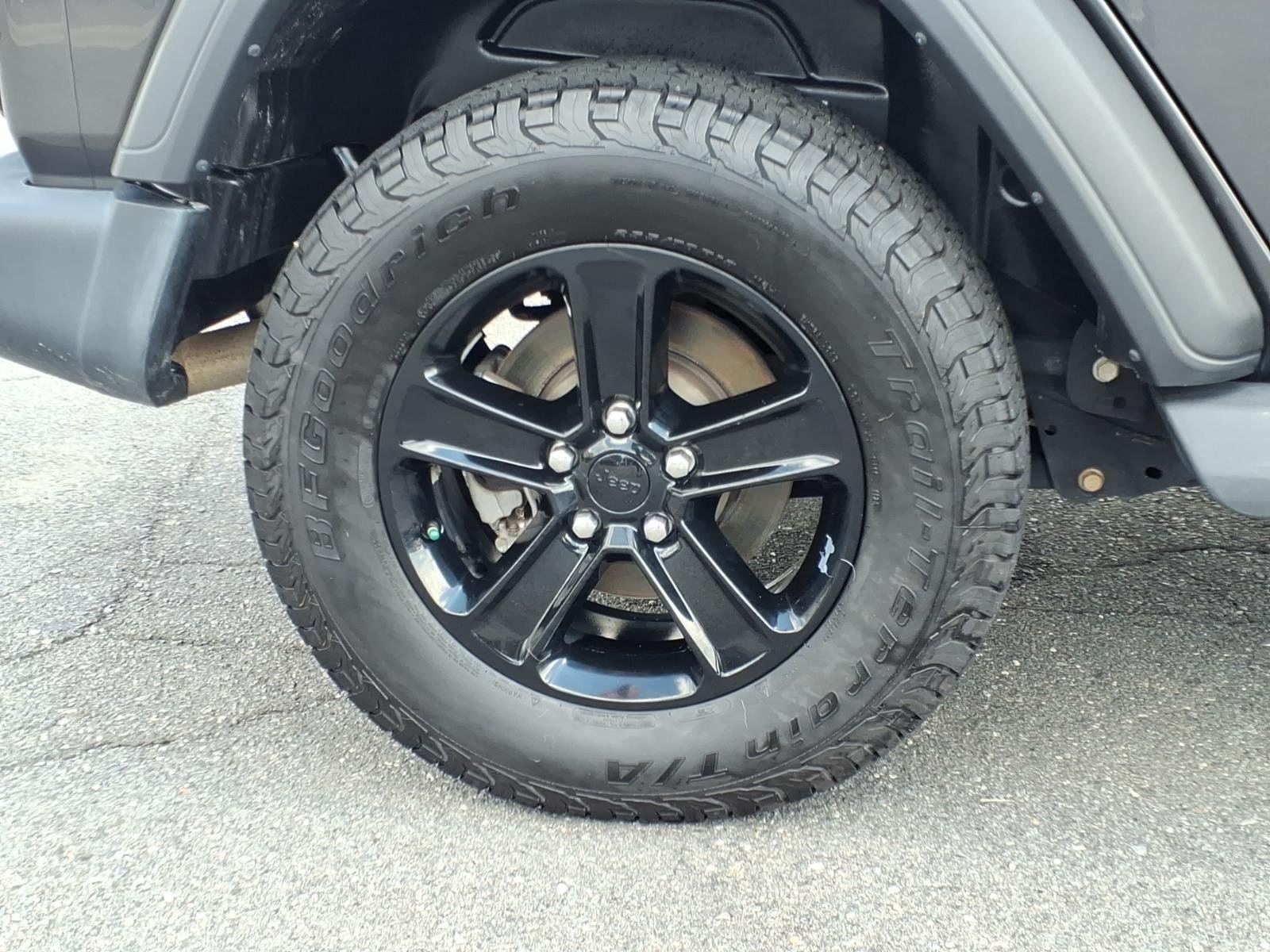 Used 2020 Granite Crystal Metallic Clearcoat Jeep Sport Altitude image 12