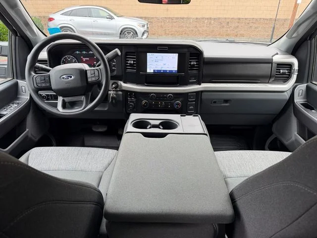 Used 2025 Oxford White Ford XLT image 15