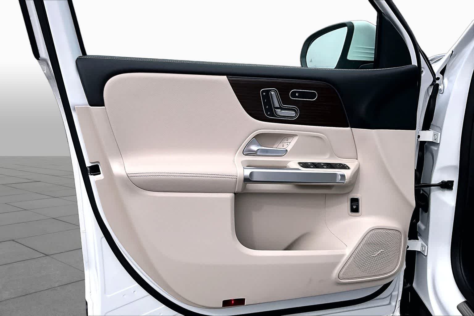 New 2026 Polar White Mercedes-Benz GLB 250 image 12