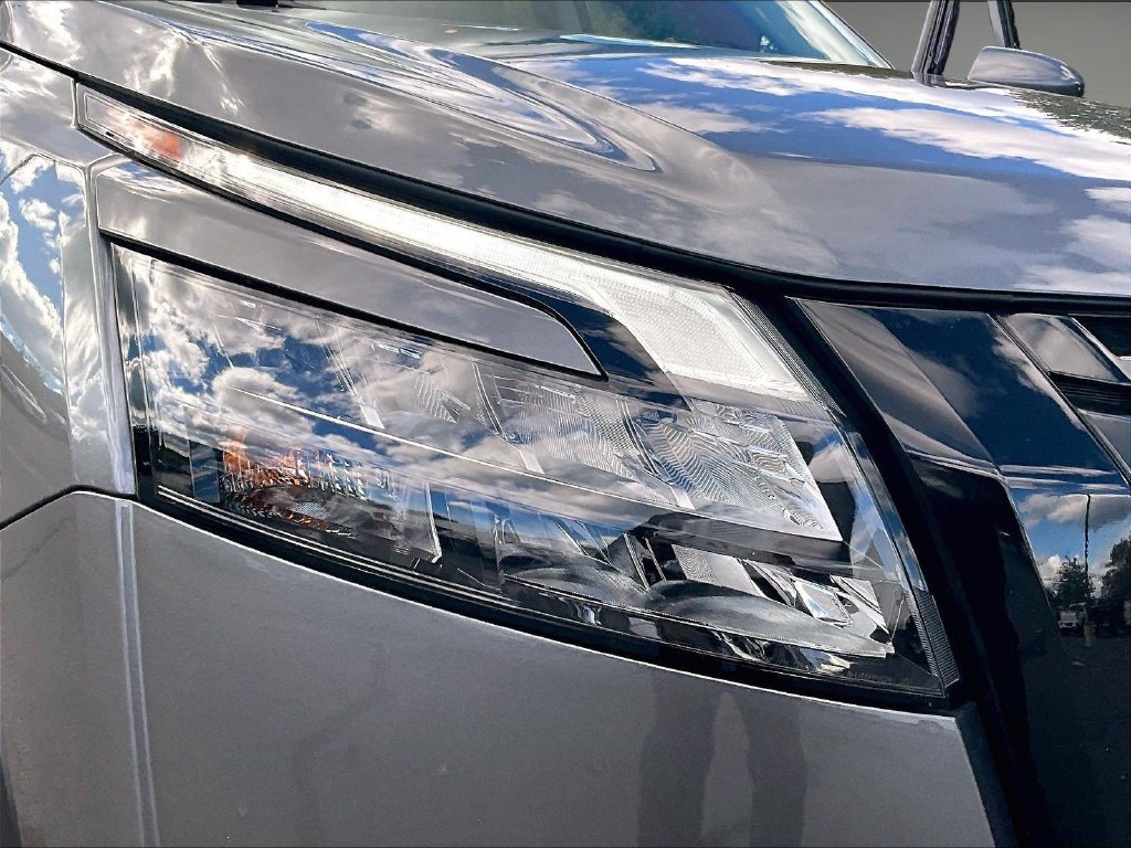 Used 2024 Gray Nissan SV image 32