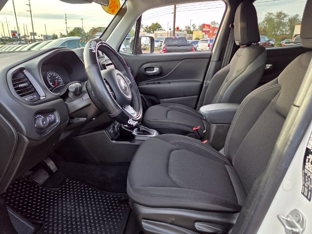Used 2023 White Jeep Altitude image 5