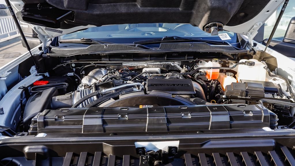 Used 2025 Summit White Chevrolet Custom image 31