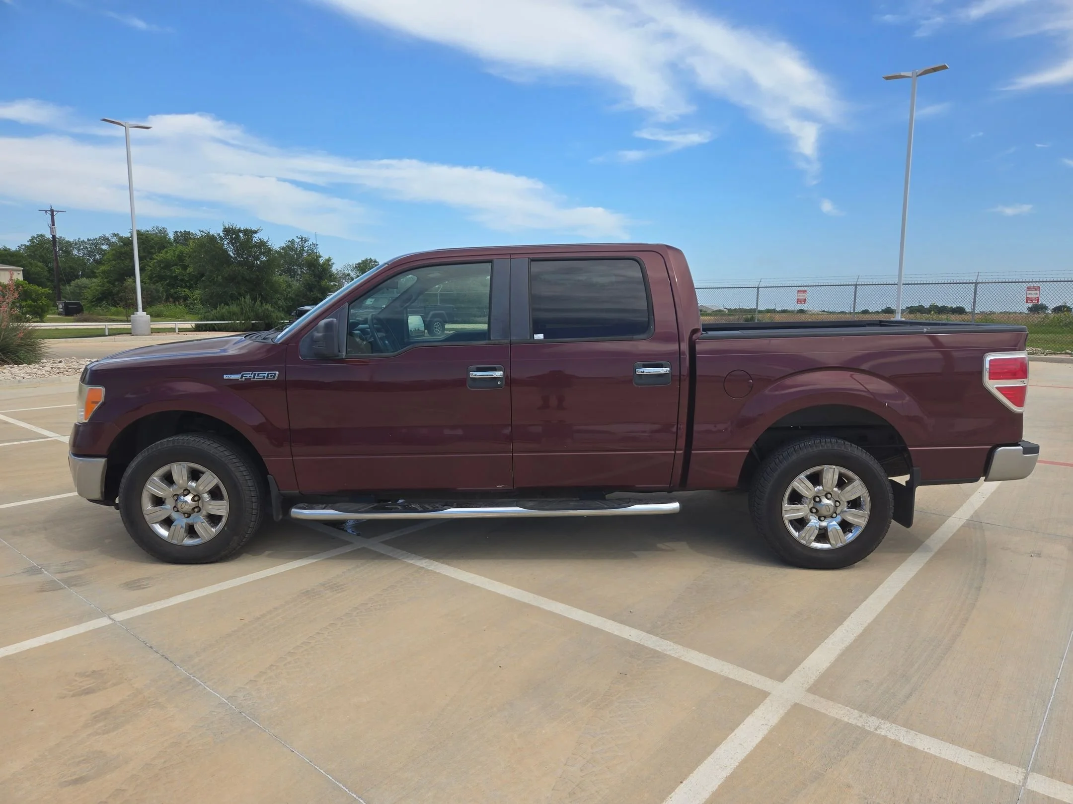Used 2010 Red Ford XLT image 6