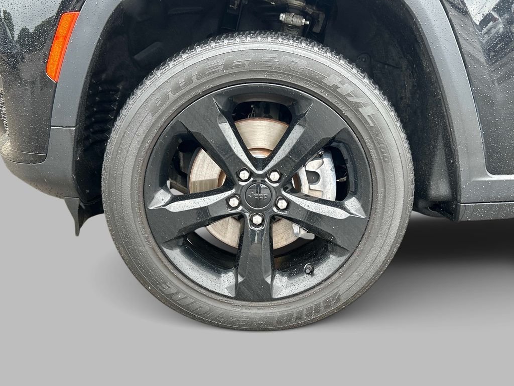 Used 2023 Black Jeep Altitude image 9