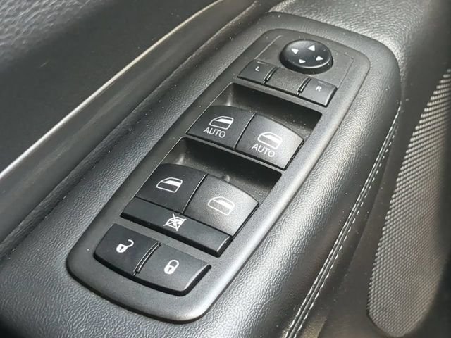 Used 2021  Dodge SXT Plus image 27