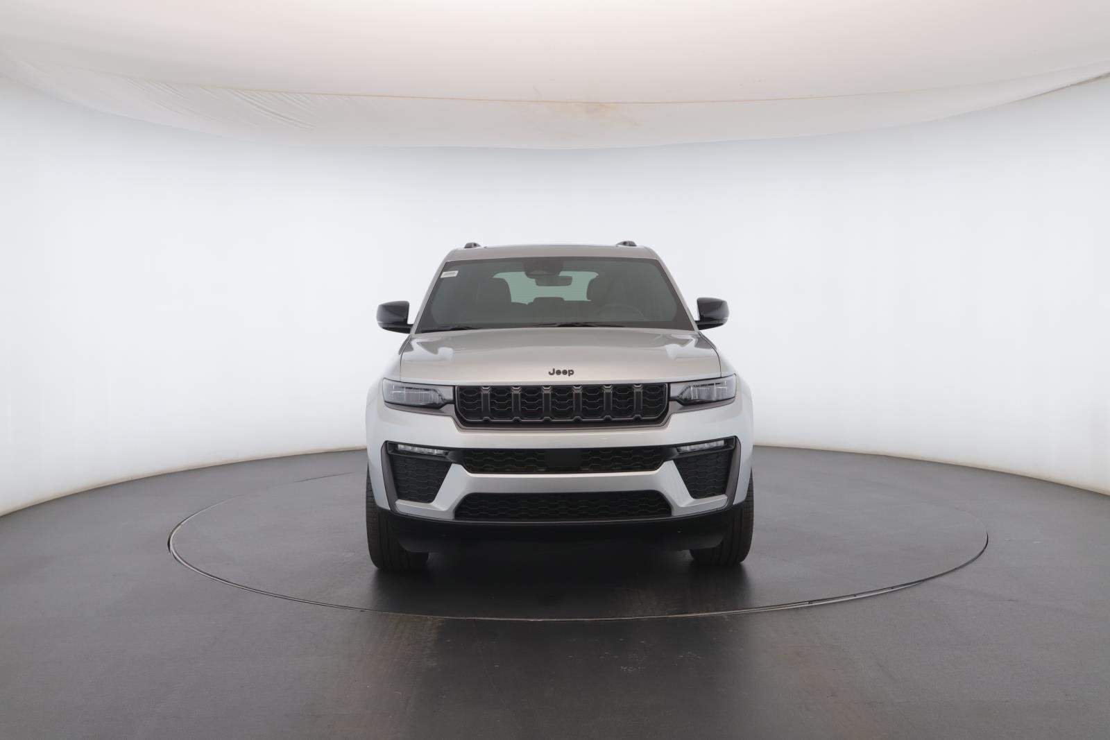 New 2026 Silver Zynith Exterior Paint Jeep Limited image 19