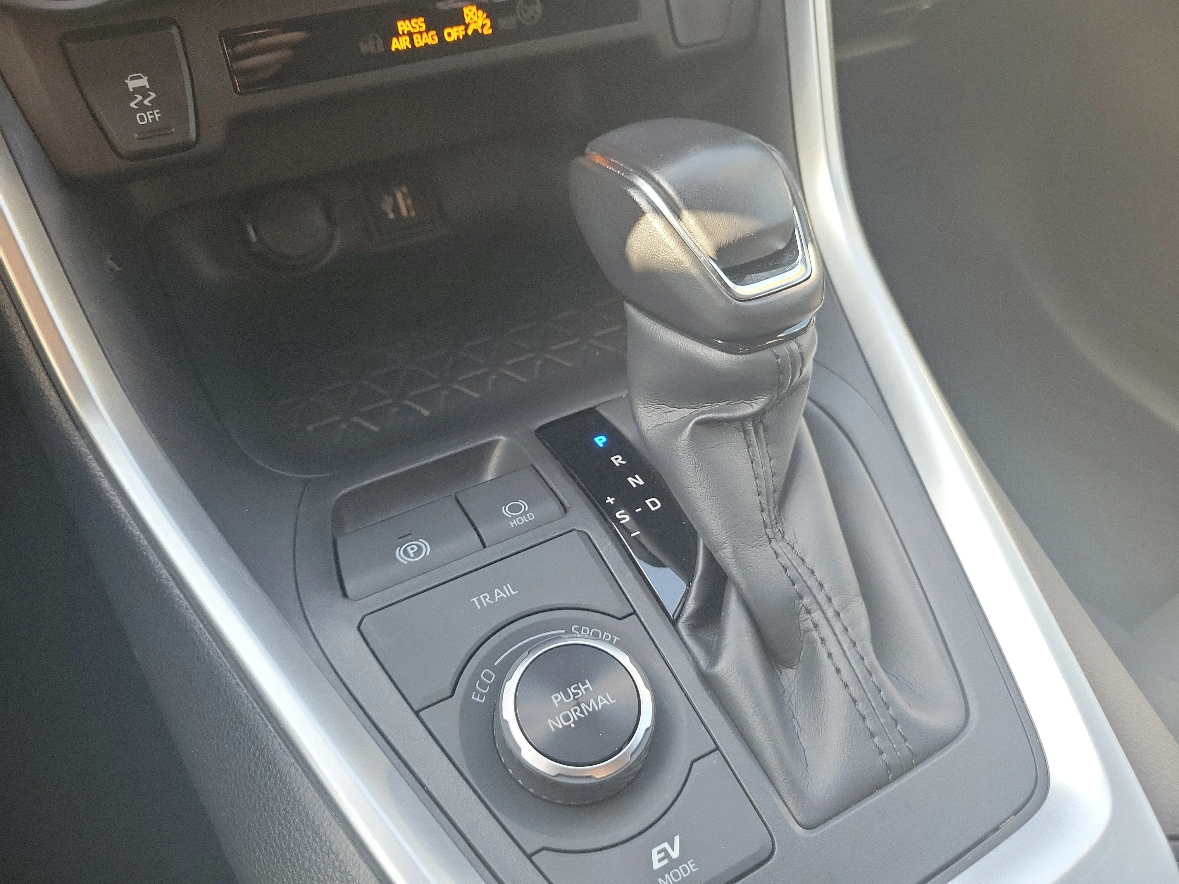 Used 2024 Pearl Toyota SE image 27