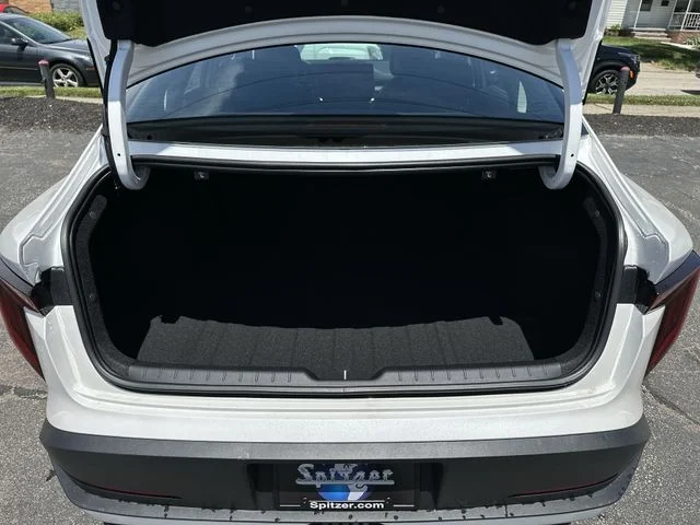 New 2026 Snow White Pearl Kia LXS image 21