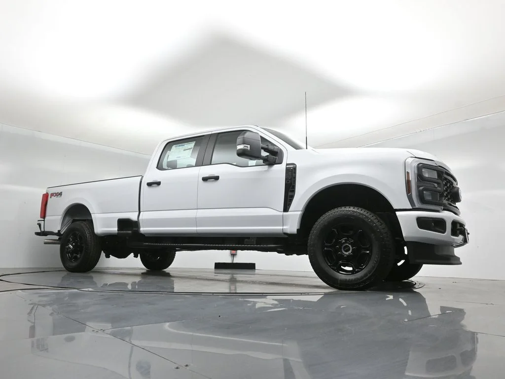 New 2026 Oxford White Ford XL image 3