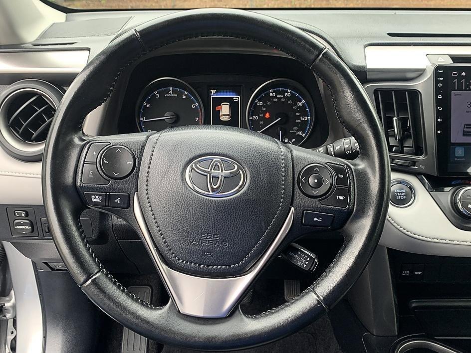 Used 2018 Silver Sky Metallic Toyota XLE image 12