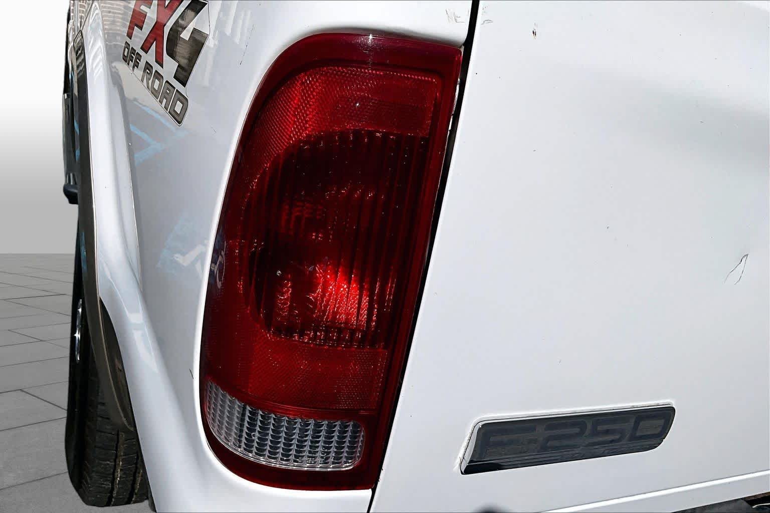 Used 2005  Ford Lariat image 27