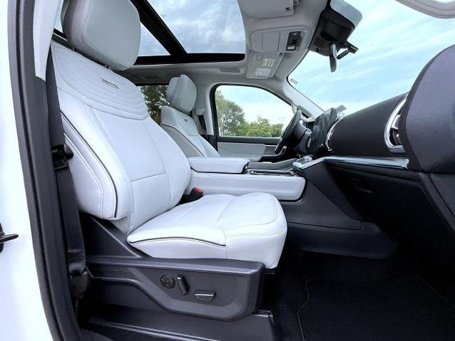 New 2027 Star White Metallic Tri-Coat Ford Platinum image 51