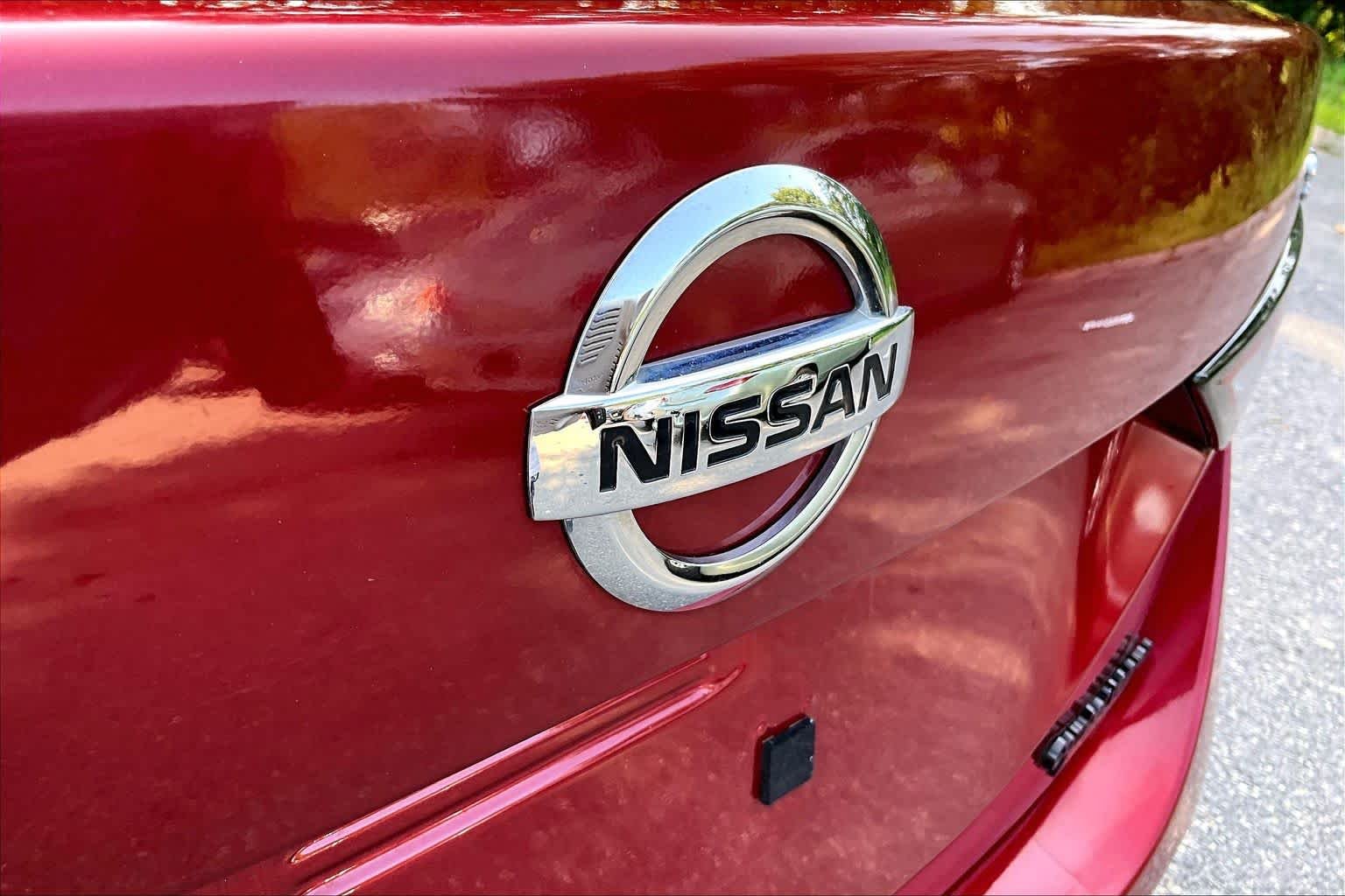 Used 2020 Scarlet Ember Tintcoat Nissan SV image 29