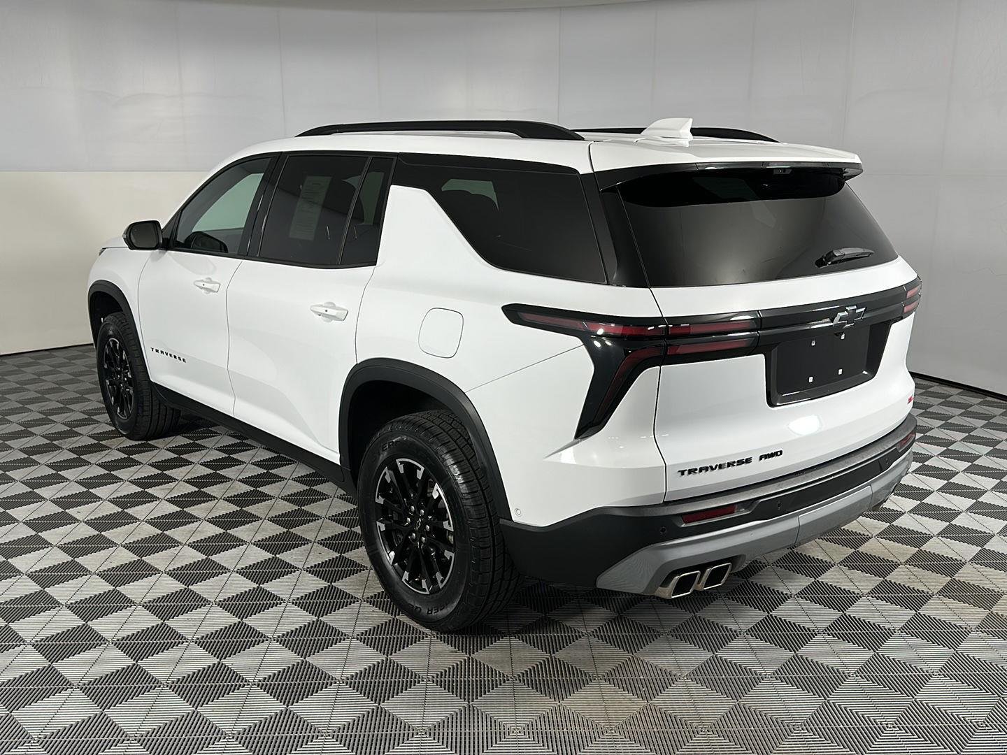 Used 2024 Summit White Chevrolet AWD Z71 image 13