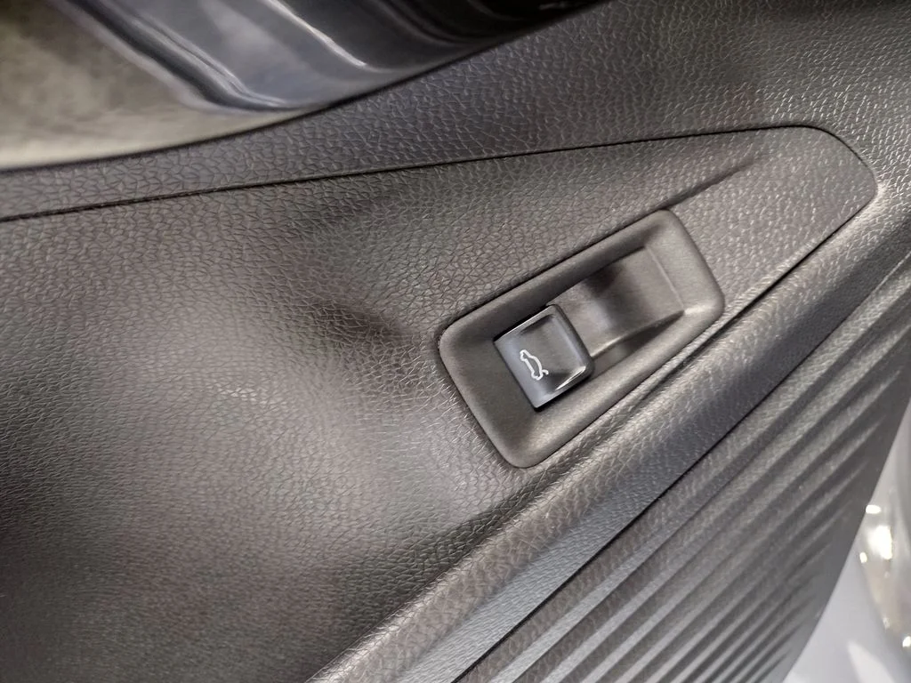 Used 2023 Gray Volkswagen Pro S image 18
