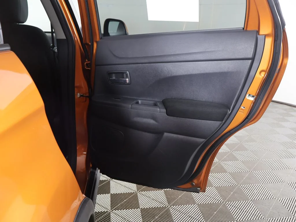 Used 2022  Mitsubishi 2.0 ES image 22
