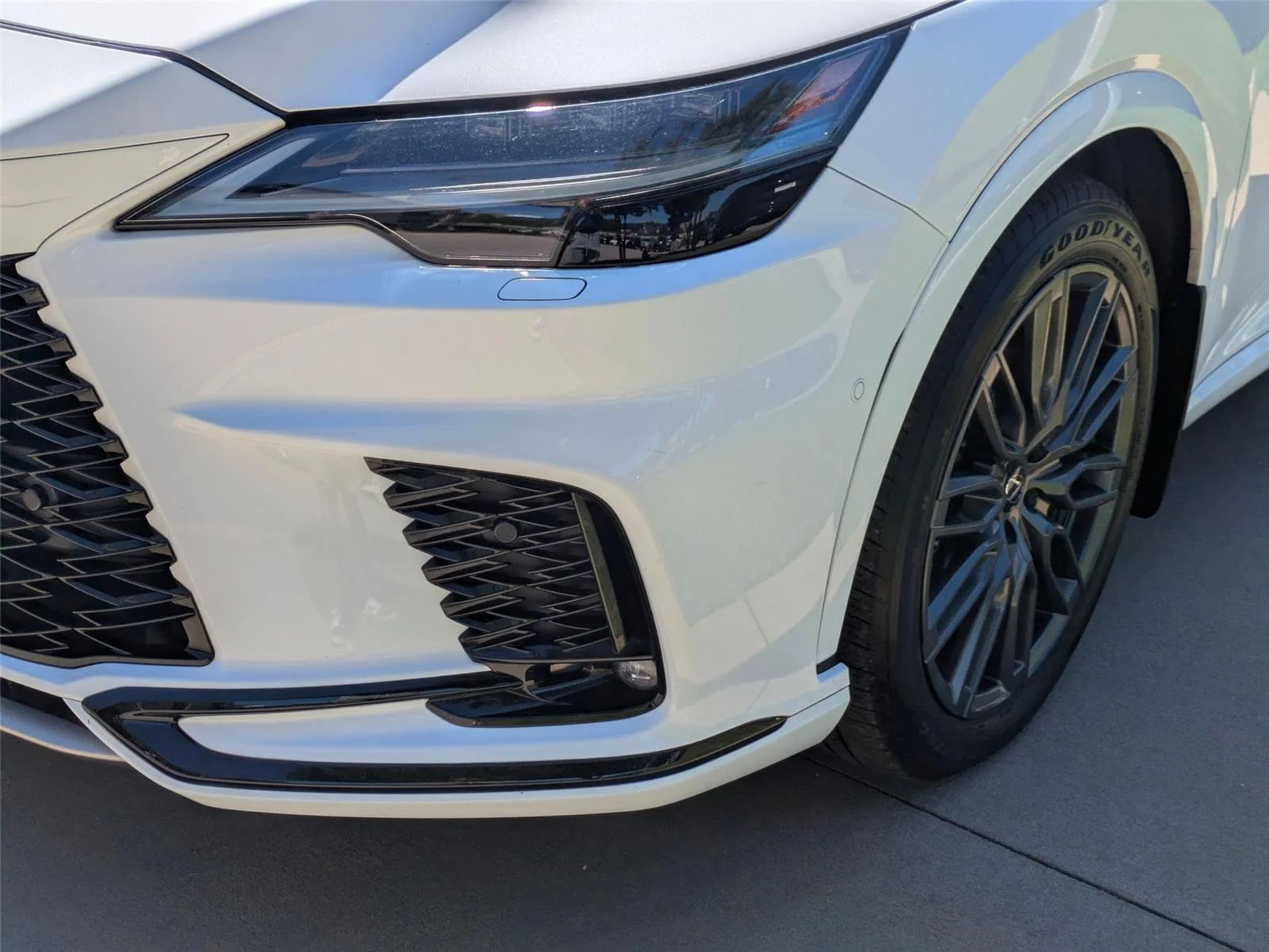 Used 2023 Ultra White Lexus RX 500h F SPORT Performance image 9