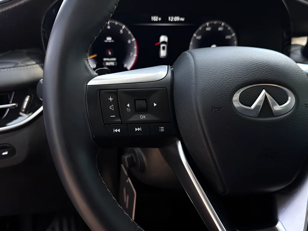Used 2025 Blue INFINITI Autograph image 12