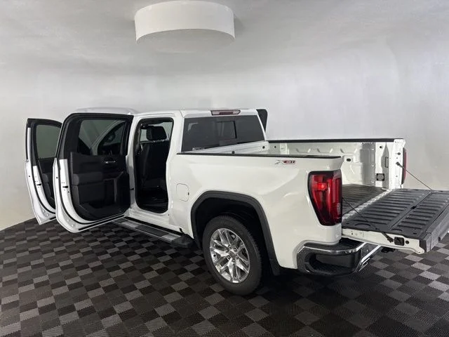 Used 2021 White GMC SLT image 18
