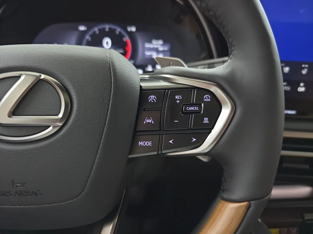 New 2026 Eminent White Pearl Lexus PREMIUM image 18