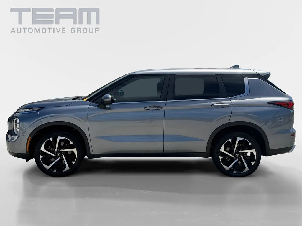 Used 2022 Gray Mitsubishi SE image 4