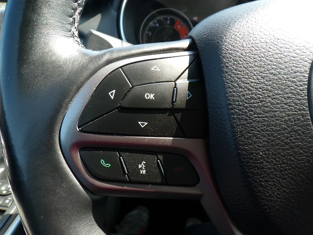 Used 2019 Velvet Red Pearlcoat Jeep Overland image 29