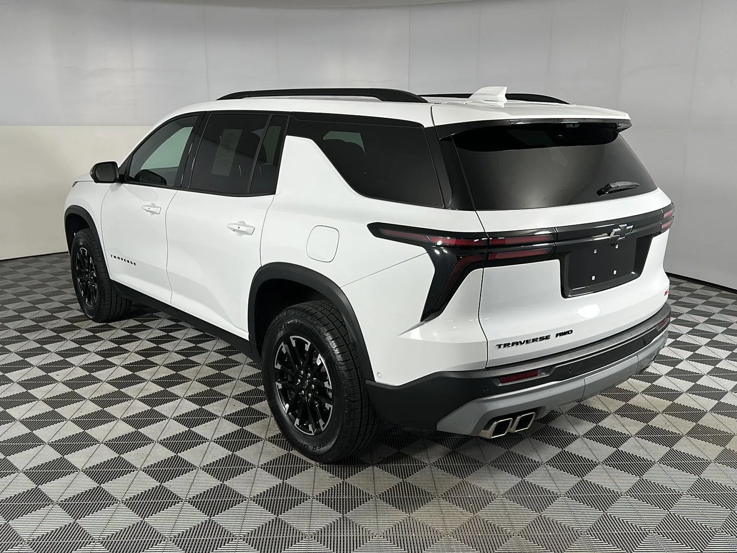 Used 2024 Summit White Chevrolet AWD Z71 image 13