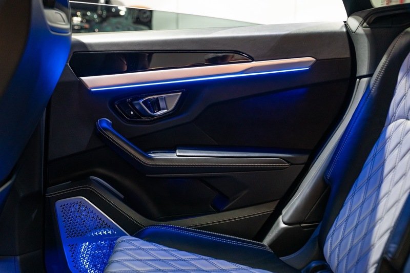 Used 2019  Lamborghini Base image 23