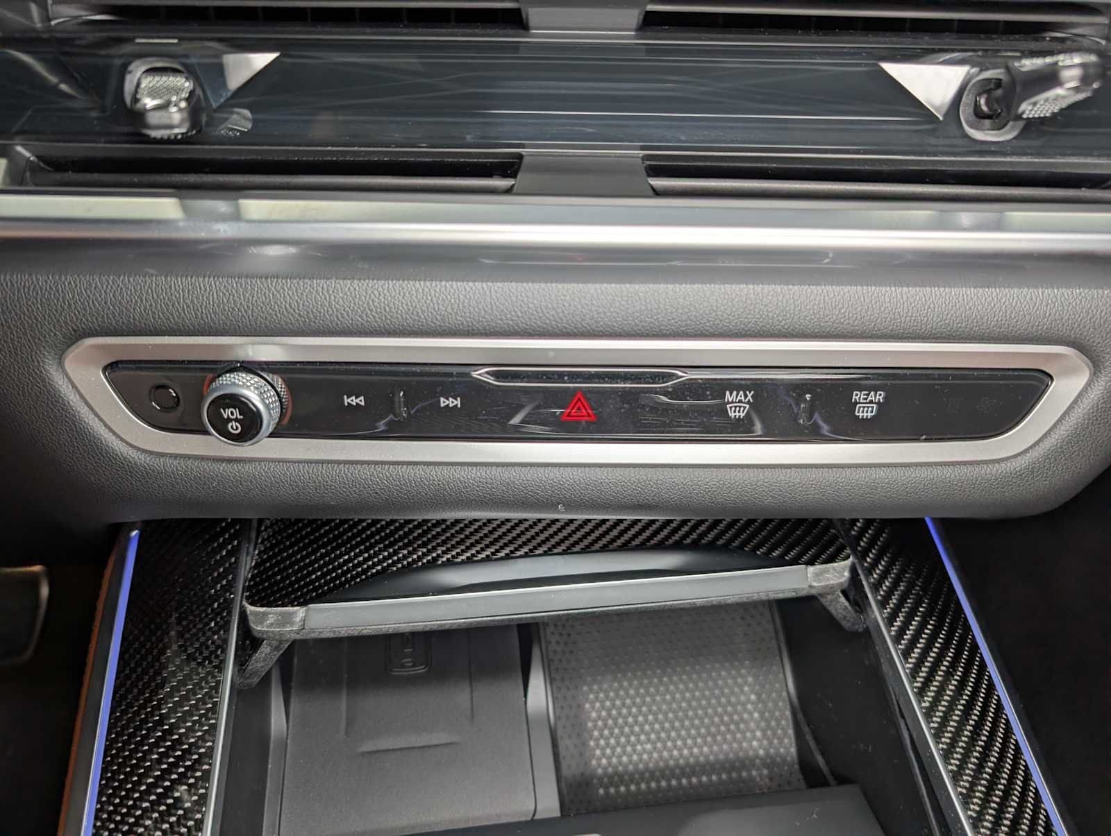 Used 2025 Skyscraper Grey Metallic BMW M60i image 34