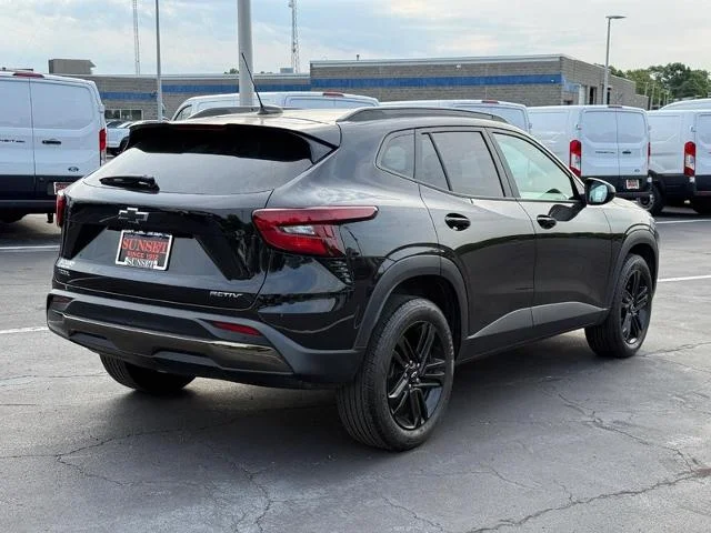 Used 2025 Mosaic Black Metallic Chevrolet  image 3