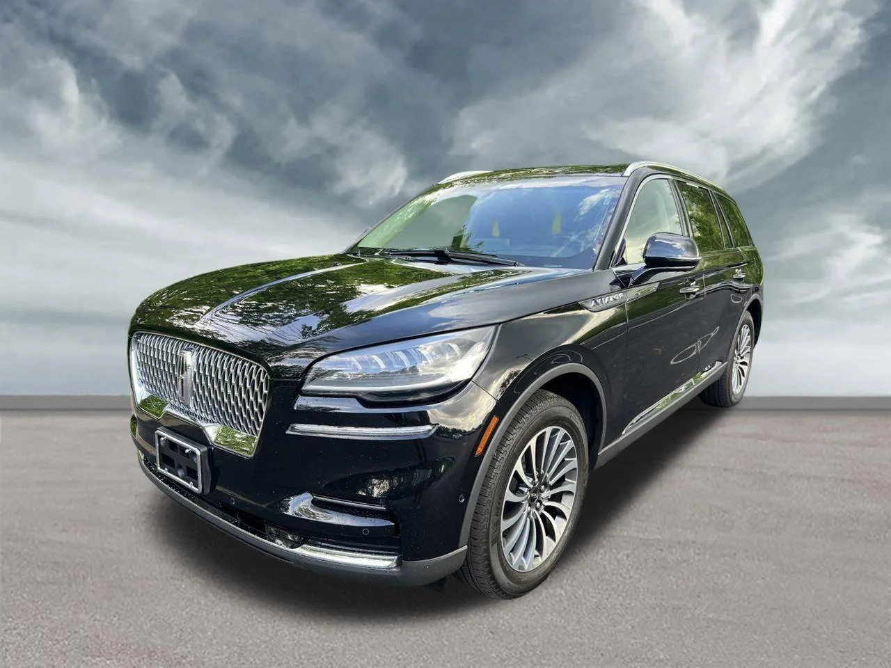 Used 2022 Infinite Black Metallic Clearcoat Lincoln Reserve image 1
