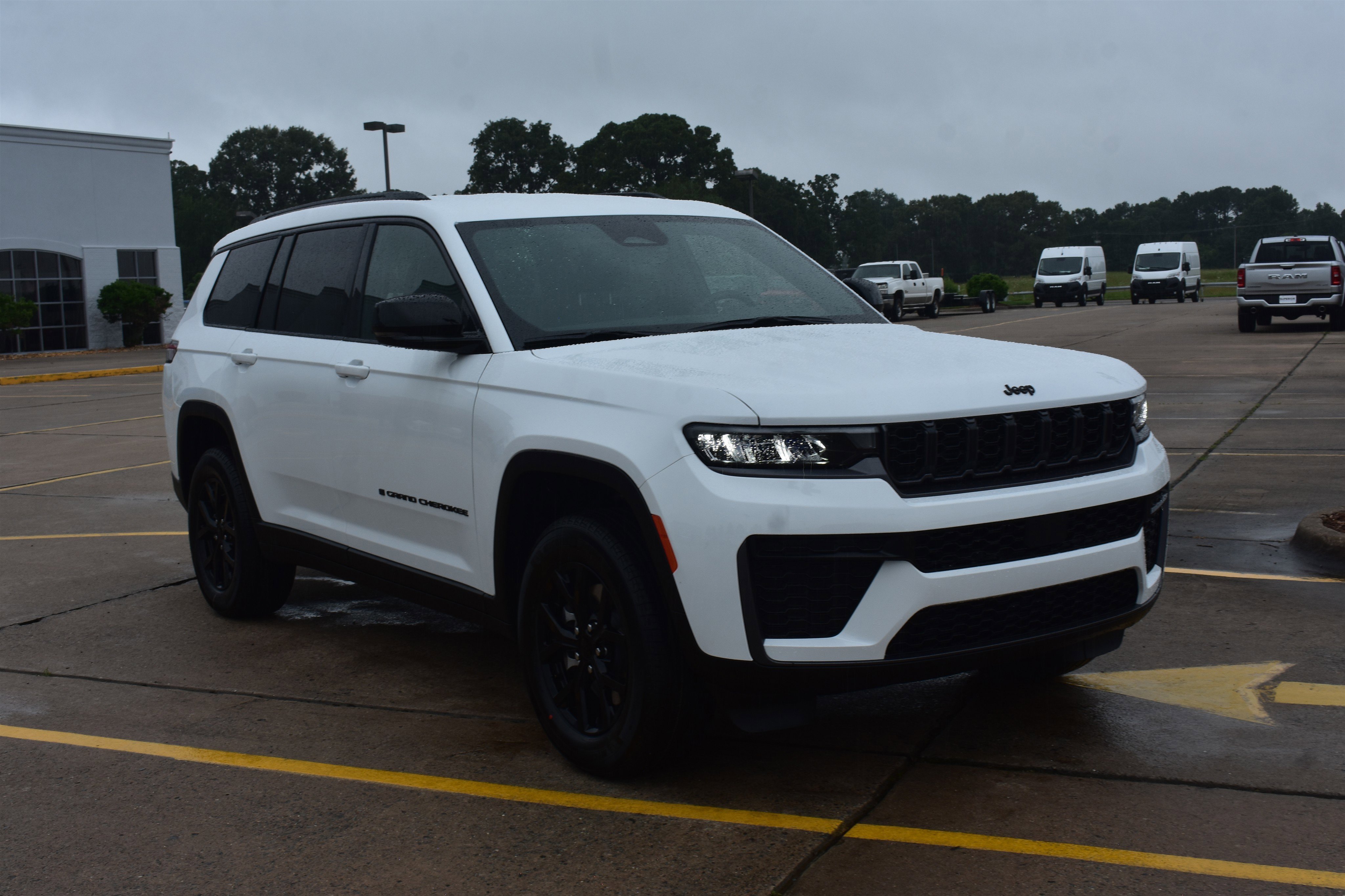 New 2026 Bright White Clear-Coat Exterior Paint Jeep Laredo Altitude image 3