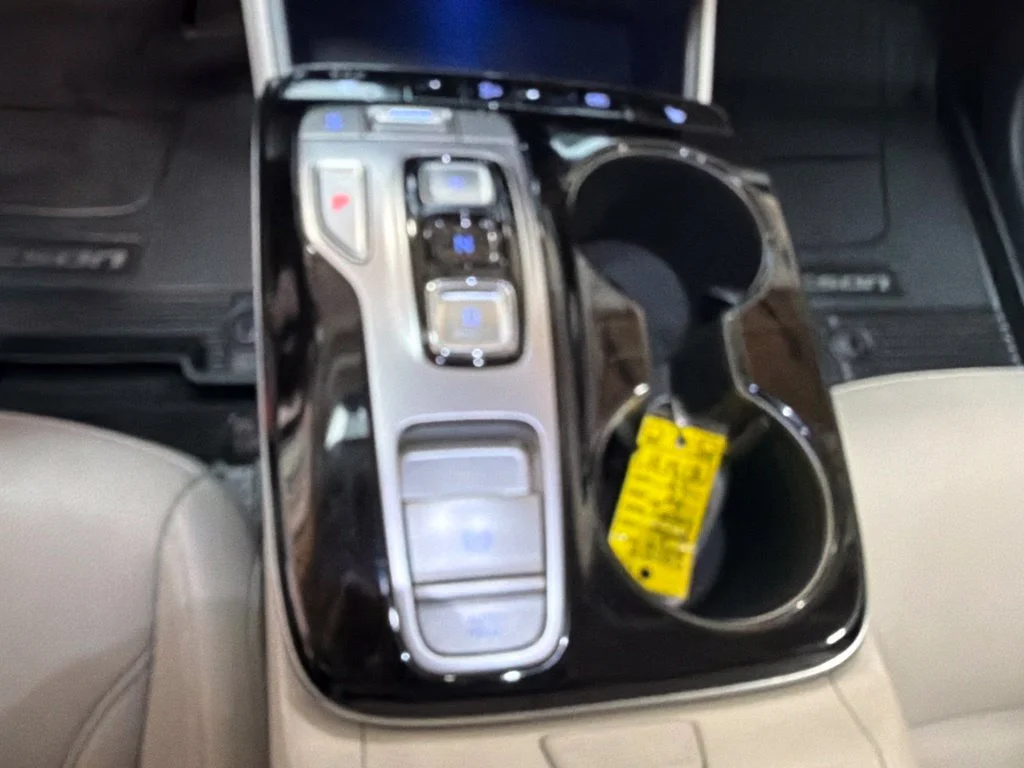 Used 2024 Shimmering Silver Hyundai SEL Convenience image 29