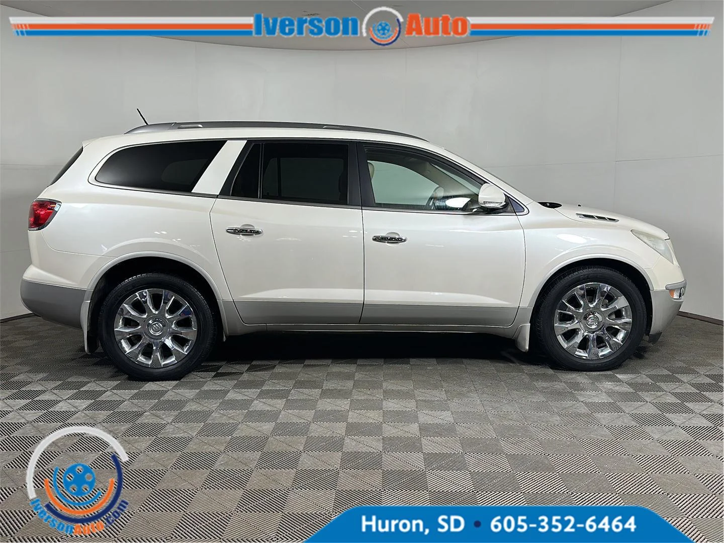 Used 2011 White Diamond Tricoat Buick CXL-2 image 11