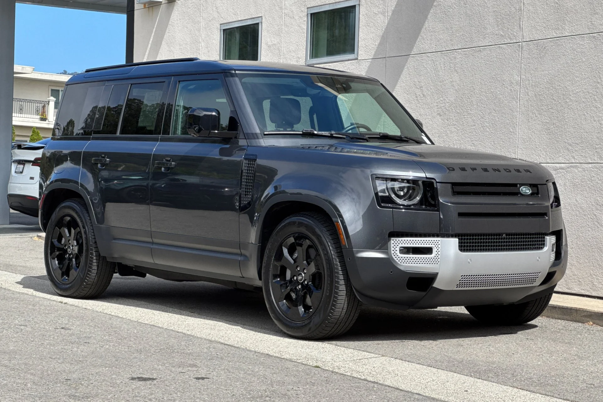 Certified Used 2025 Carpathian Grey Premium Metallic Land Rover 110 P400 S image 9